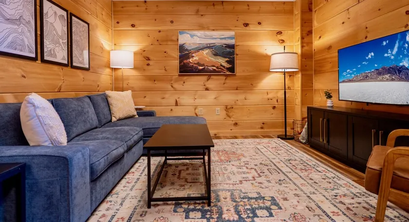 New! Renovated Log Cabin TH | Views | Downtown WJ - Image 1