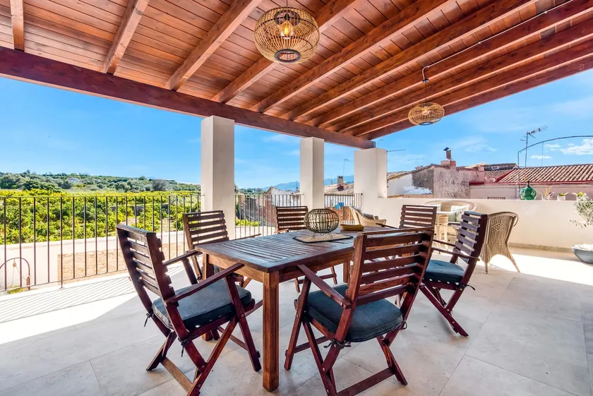 Fantastica casa adatta alle famiglie con terrazza, piscina privata e barbecue | Vista sul giardino | Perfetta per il lavoro da remoto - Image 1