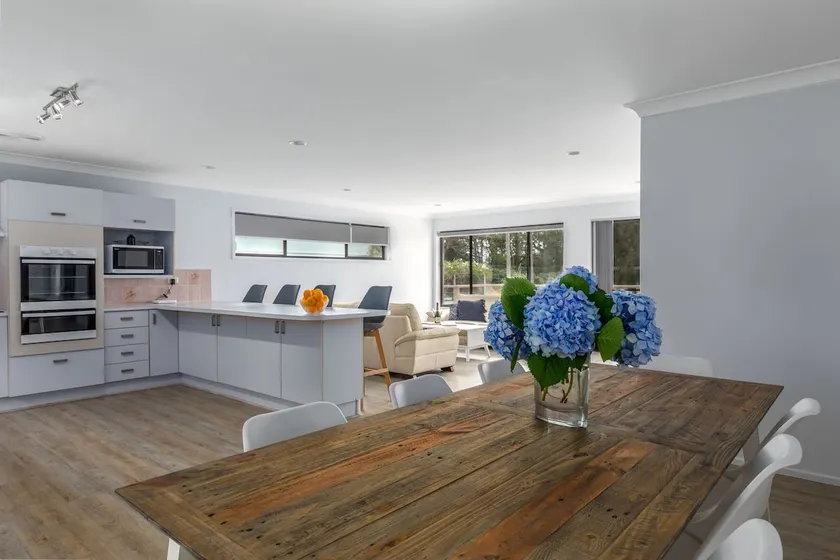 Moona Beach House Jervis Bay Rentals - Image 1