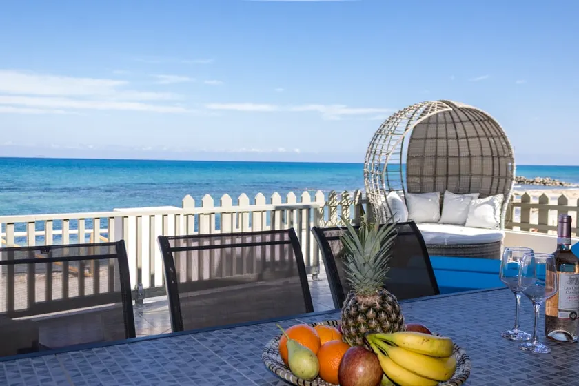 Zen Beachfront Apartment - Image 1