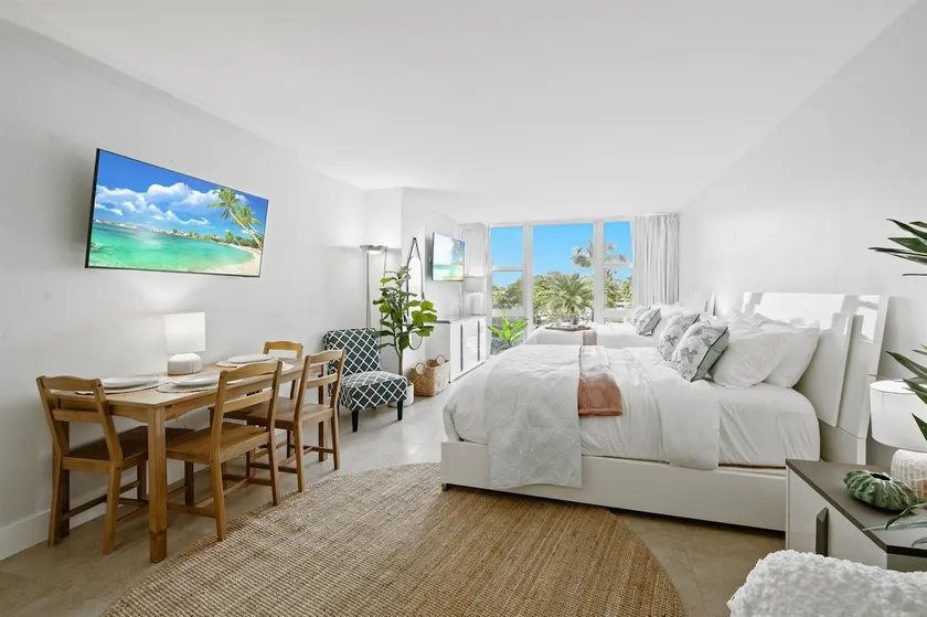 Beachfront Condo in a Hotel - Sleeps 4 - Image 1