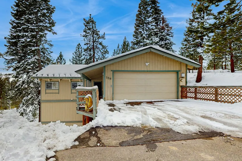 Family-friendly home with mountain views, pool tab - Image 1