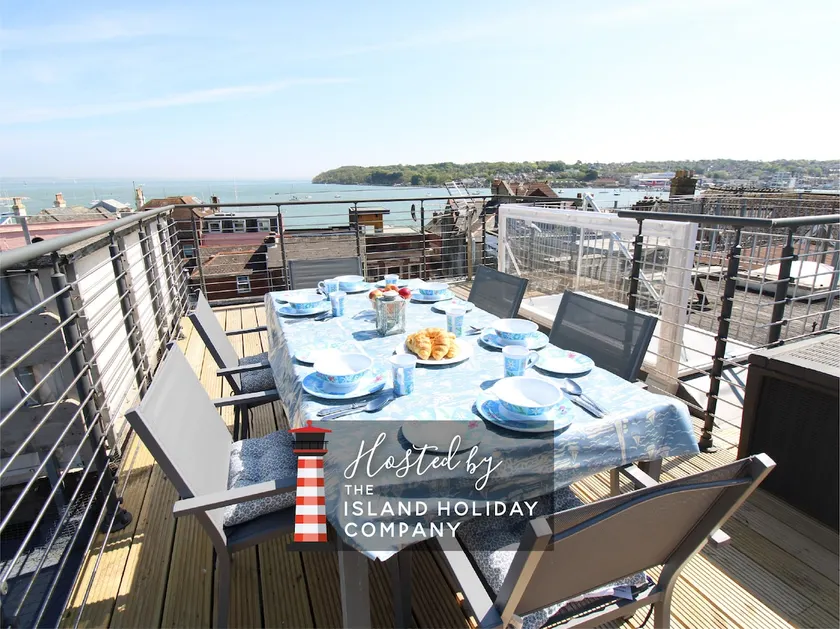 Penderic|Stylish Cowes Escape|Panoramic Sea Views - Image 1
