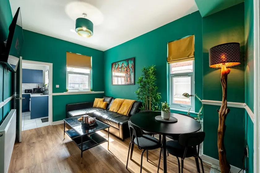 Stylish cosy great value easy access stay - Image 1