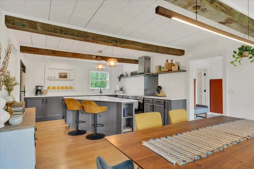 Timber Tide Retreat - Just 15 Minutes to Belfast! - Image 1