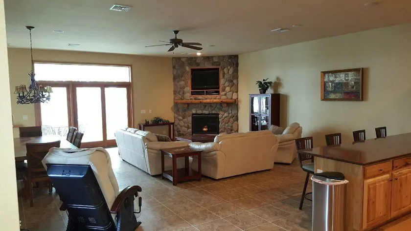 Spacious Lakefront Townhome on Castle Rock Lake! - Image 1