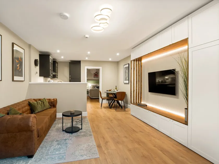 Main Street Hideaway - Image 1