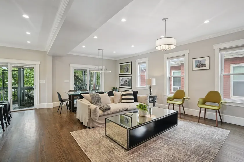 Clean contemporary Boston duplex - Image 1