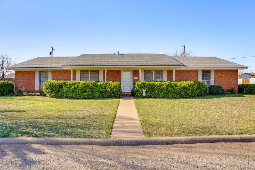 Family Friendly: Peaceful Home in Stamford! - Image 1