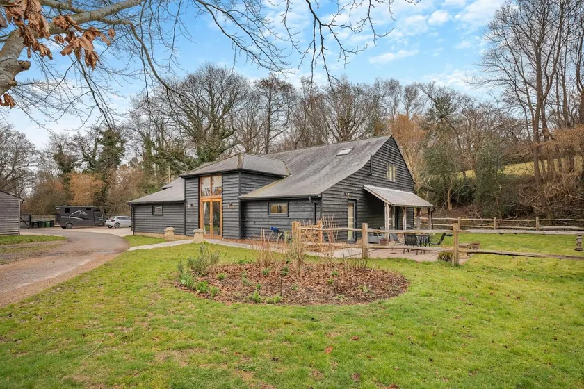 4 Bed in Ewhurst Green oc-w31032 - Image 1