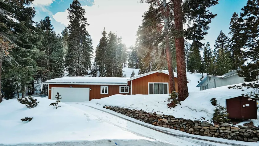 Tahoe Trail Retreat - Steps from the TRT - Image 1