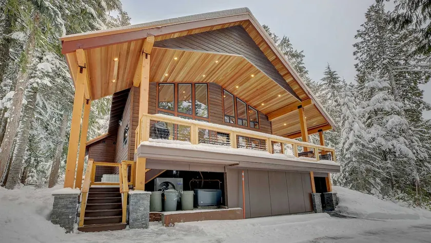 Modern Luxury Chalet w/ hot tub and sauna - Image 1