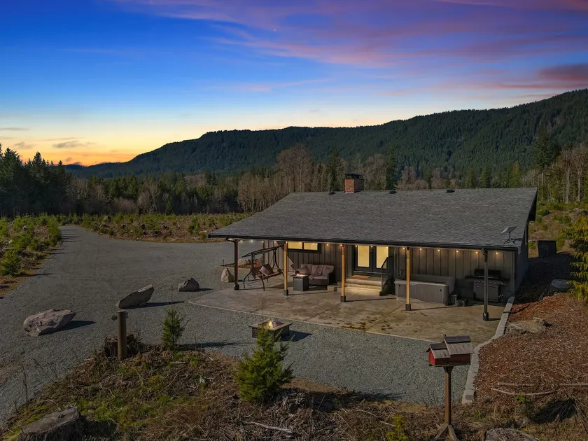 27+ Acre Creekfront Oasis w/ Hot Tub by Mt.Rainier - Image 1