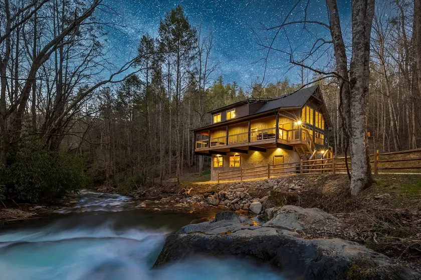 Waterfront Swimming Hole & Fishing |Games &Hot tub - Image 1