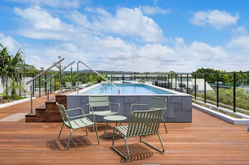 Soleil on Jonson - Luxury Byron Bay Apartment with Rooftop Pool, Balcony, 2 Bedrooms Above Light Yea - Image 1