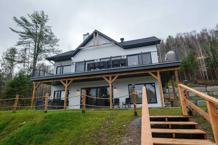 Spa, Pool Table, Lake Access | Chalet Saint-Cerf - Image 1