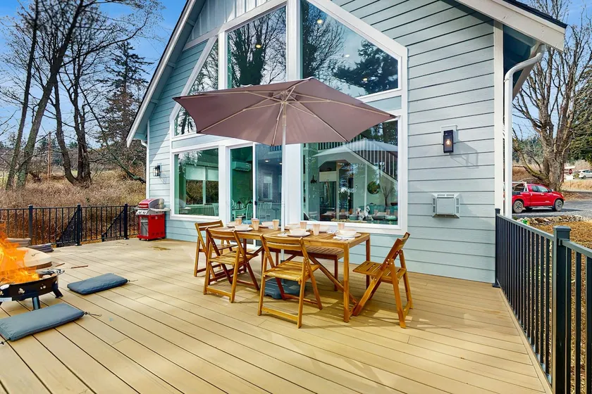 Hot Tub & Mtn Views: Lummi Island Home Near Beach - Image 1