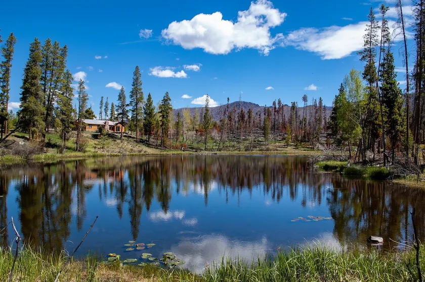 Moose Pond – A Serene Mountain Cabin Retreat - Image 1