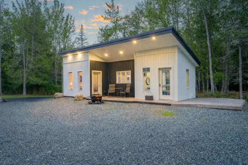 Secluded Bungalow Near Acadia and Bar Harbor -Private- Pet Friendly - Image 1
