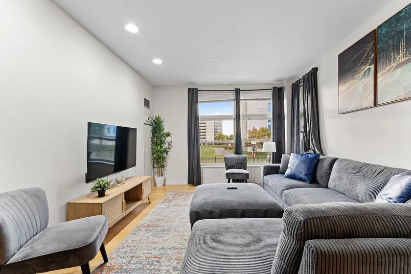 Beautiful 2br In Southend Boston - Image 1