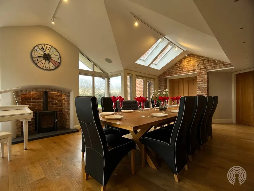 Welcome To Wrexham - Hot Tub Luxury 5 bed House - Image 1