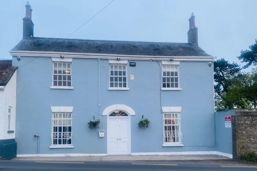 3 Bed House in Kildare Sleeps 9 with Parking - Image 1