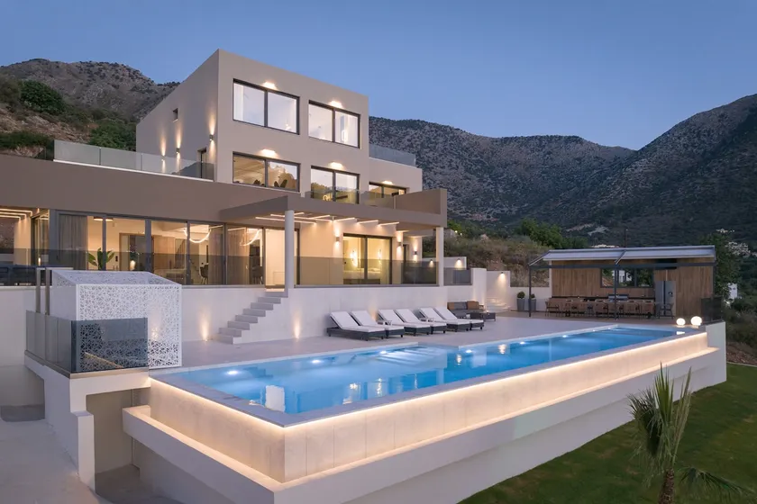 Dias Villa, Tennis, 2Pools, Walk to Beach & Shops, By ThinkVilla - Image 1