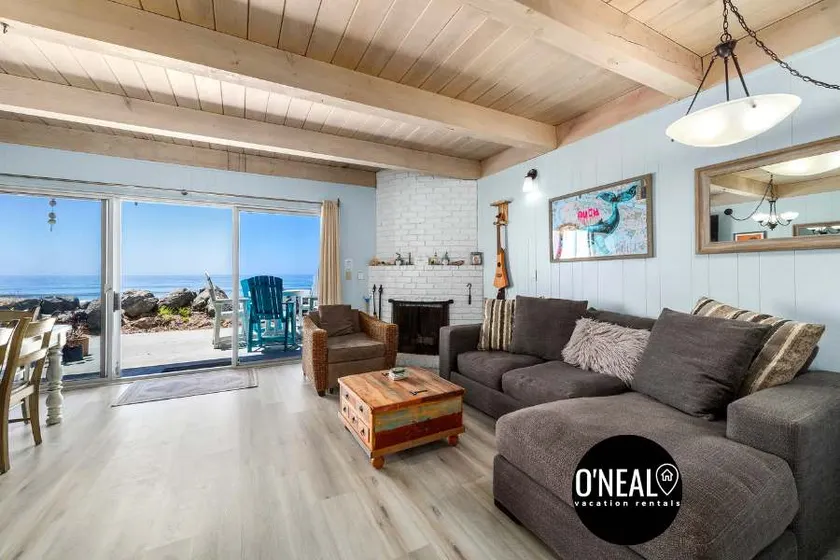 1950's Beachfront Home - Stunning Views! - Image 1