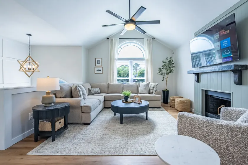 Modern 4BR Home Near Art, Nature & Dining - Image 1