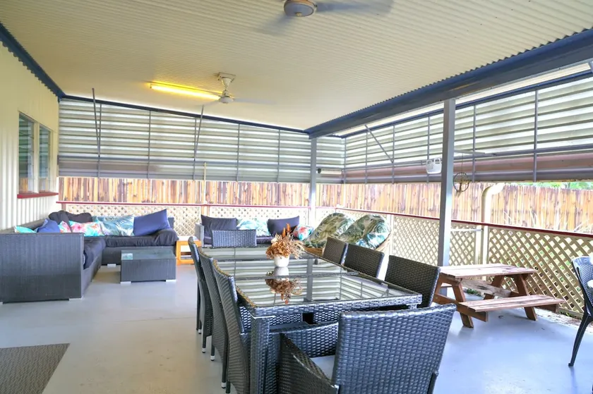 The Hopeful Hut-Cosy beach vibes-Bring the dog & boat - Image 1