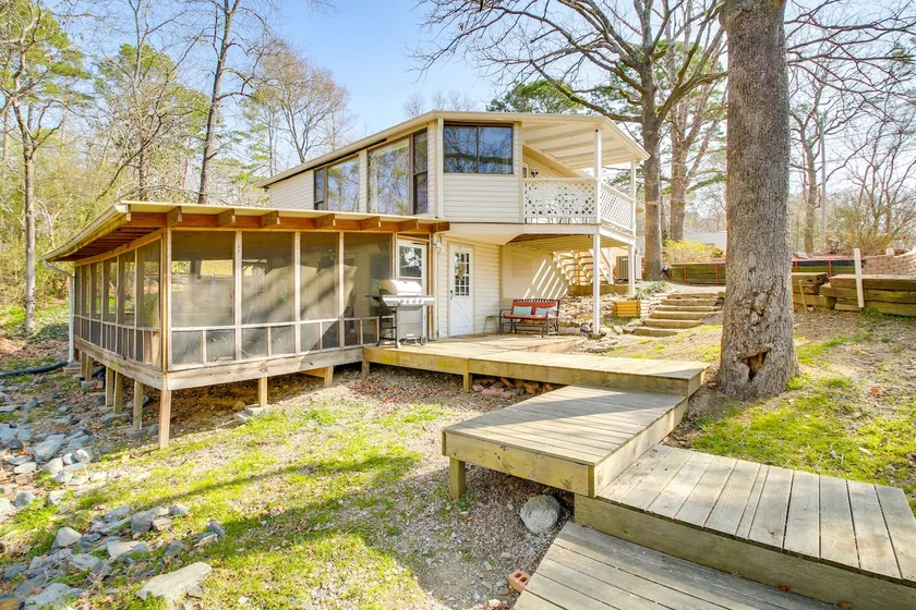 Lake Hamilton Family Gem: Hot Tub & Boat Slip! - Image 1
