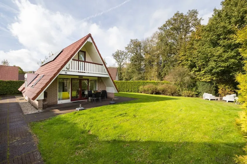 Beautiful holiday home on the edge of the forest - Image 1