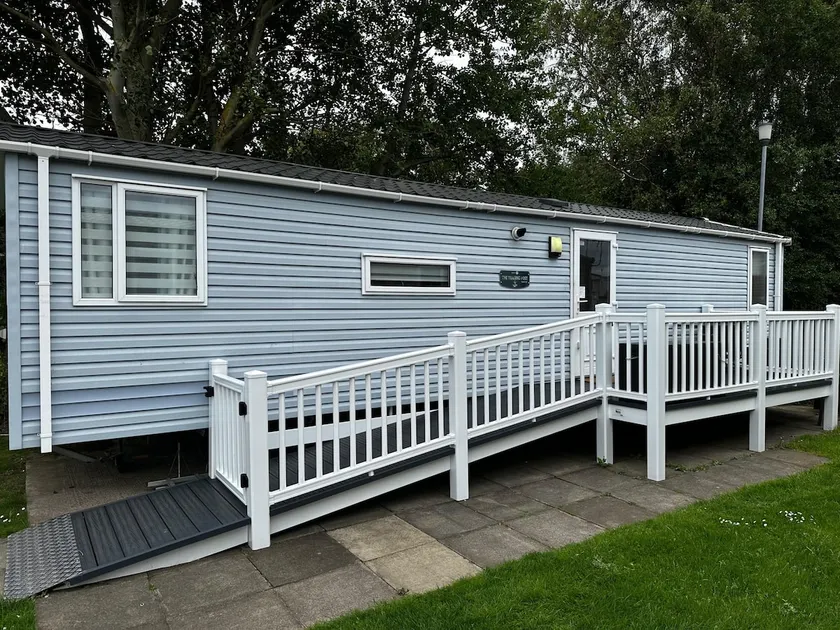 Tranquil Caravan Retreat by the Seaside PortSeton - Image 1