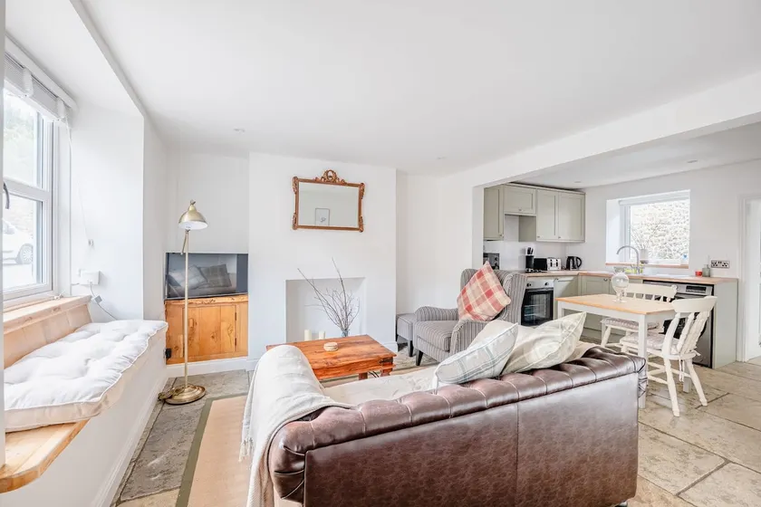 Cosy Flat in a Pretty Town. - Image 1