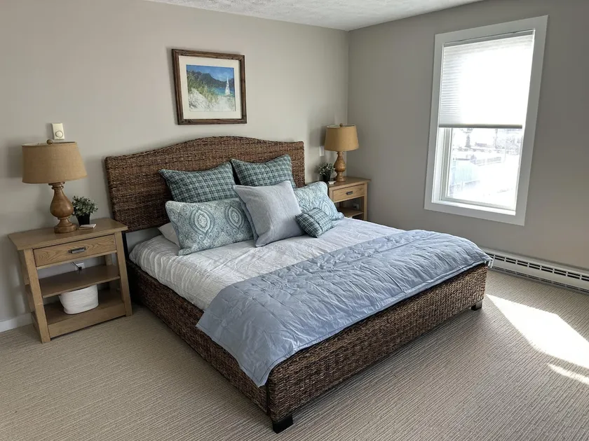 Luxury 2 bed apt in Northport! Walk to everything - Image 1