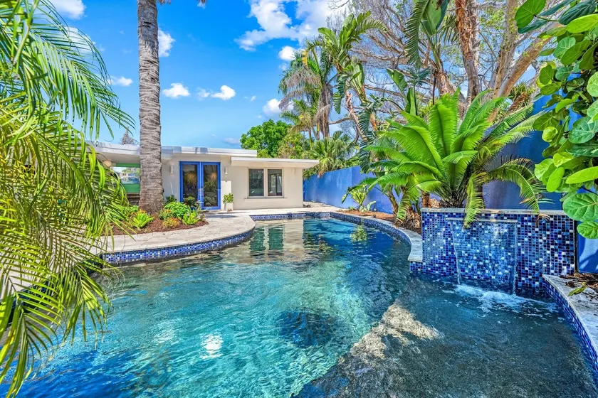Luxe Oasis In St. Armands Circle with Private Pool - Image 1