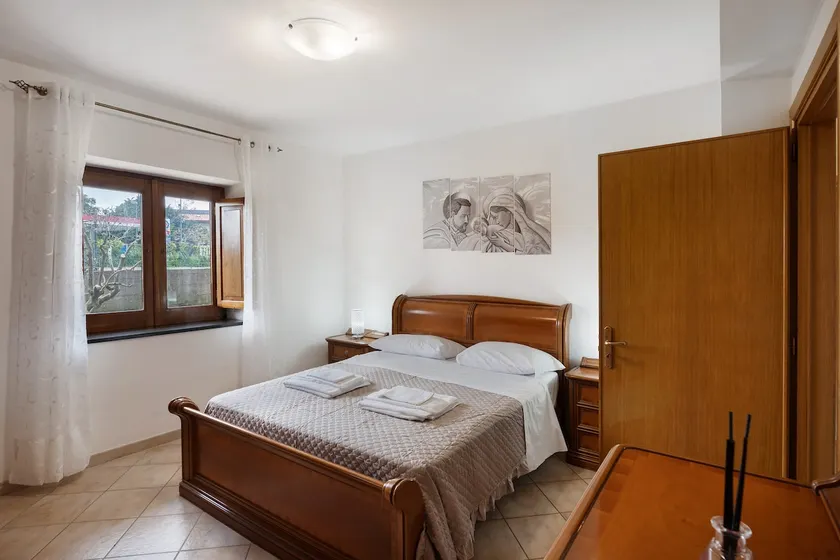 Procida apartment with courtyard view - Image 1