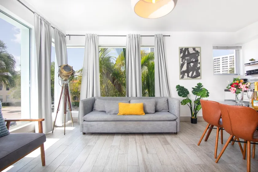 Stylish 1BR Suite near Lincoln Rd - Image 1