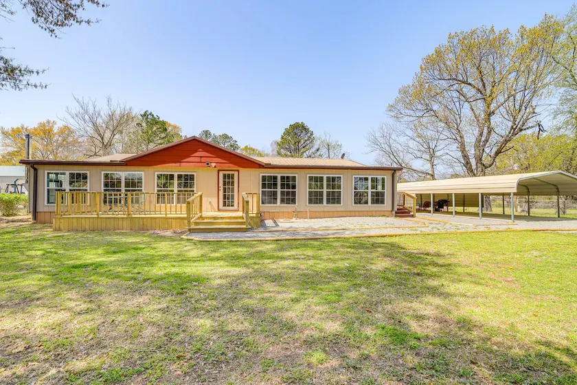 Walk to Beach: Eufaula 'Fisherman’s Delight' Home - Image 1