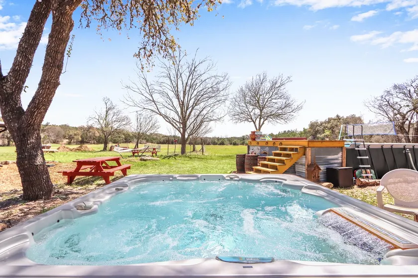 Secluded Hill Country Oasis: Pool, Spa and Sauna - Image 1