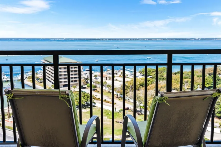 Emerald Grande- Harborfront 3BR/2BA condo sleeps 8 - Image 1