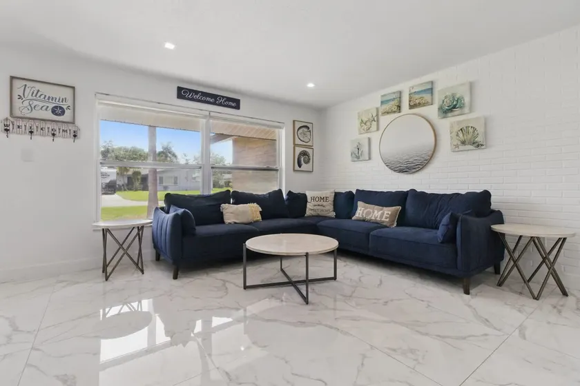 Sleeps 10 | Hot Tub • Pet-Friendly Beach - Image 1