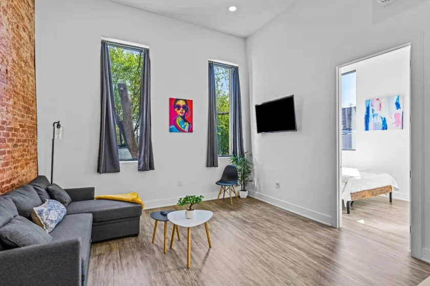 Loft 2BR Free Parking EV Charger - Image 1
