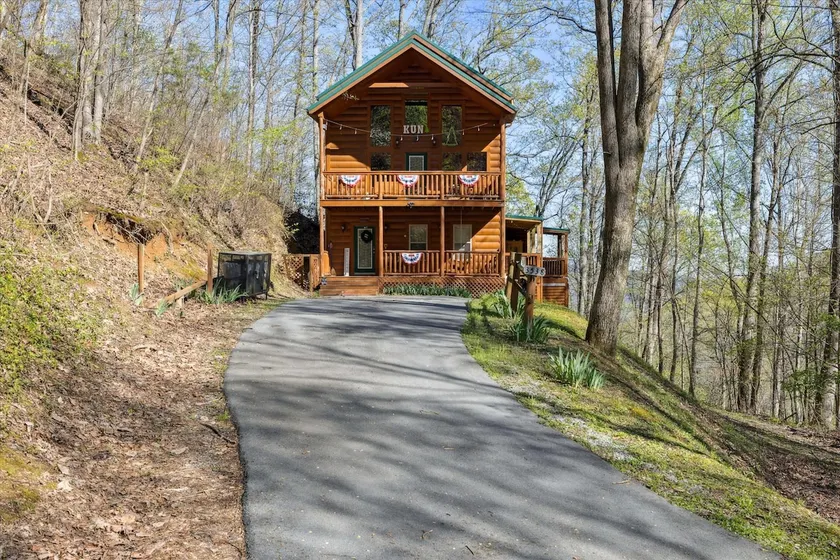 KunTree Cabin by Beyond Expectations w Hot Tub - Image 1