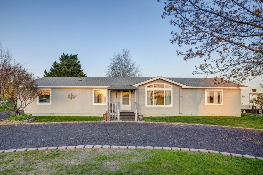 Prosser Country Home Perfect for Wine Lovers - Image 1