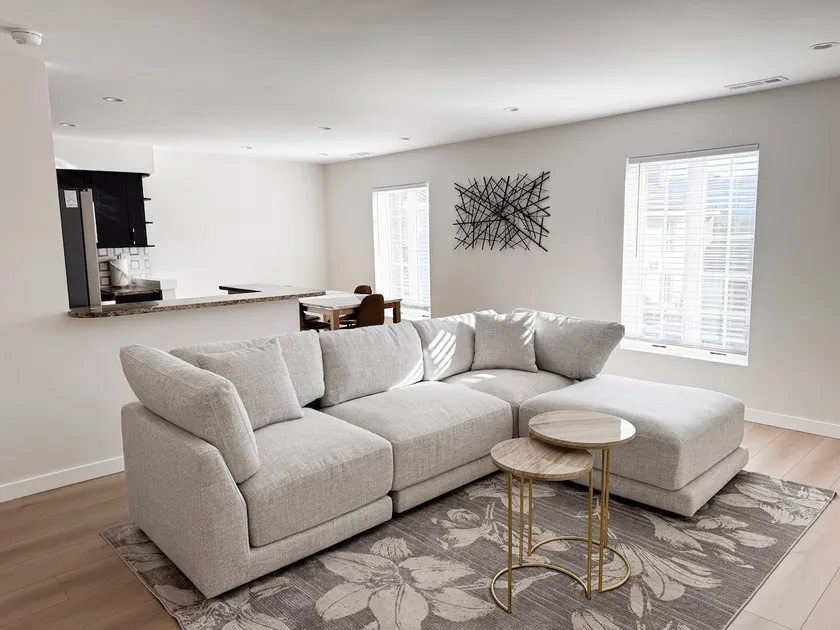 Stylish Modern 2025 Beach Condo - Image 1