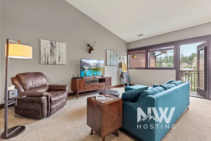 Chic Riverstone Escape Near Shops & Lake! - Image 1