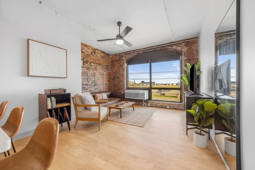 Enger Lofts Monthly Rental 325, Heirloom Vacations - Image 1