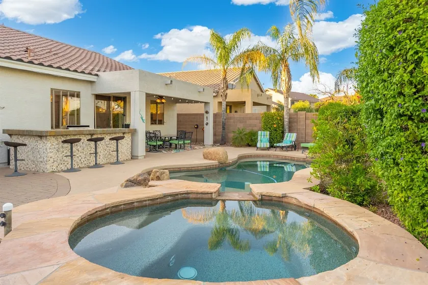 Modern 4-BR Home Heated Pool Jacuzzi Grill - Image 1