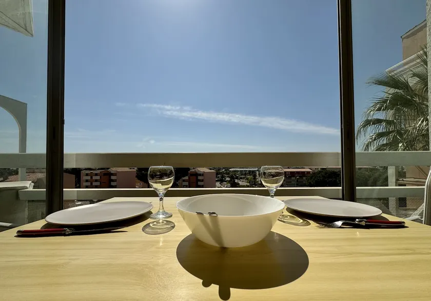 Sète – 2-bedroom apartment, pool, parking - Image 1